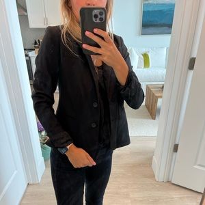 Banana republic women’s black fitted suit blazer. Size 2